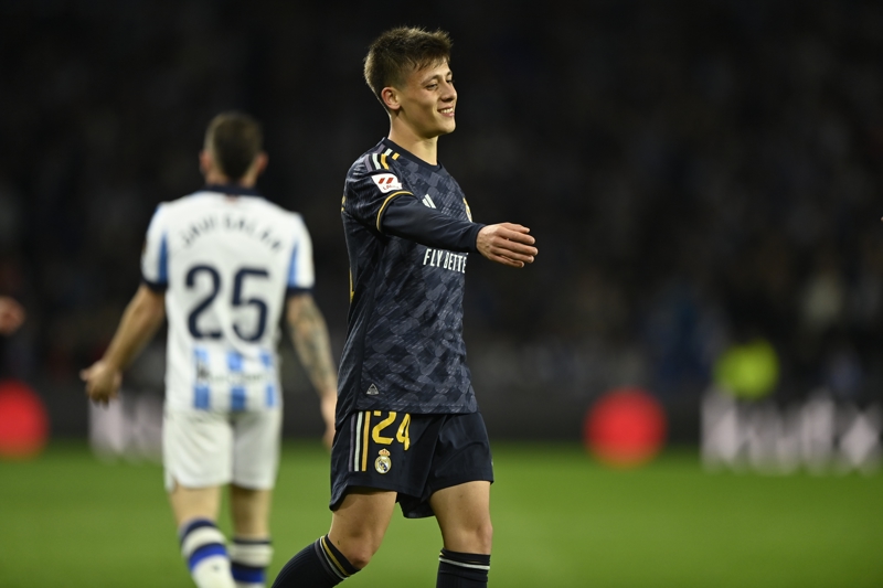 <p><b>ANCELOTTI'DEN UYARI</b></p><p>Öte yandan yine aynı sitede yer alan habere göre, Carlo Ancelotti'nin, Real Sociedad maçında sarı kart gören Arda'yı bu konuda uyardığı belirtildi.</p>