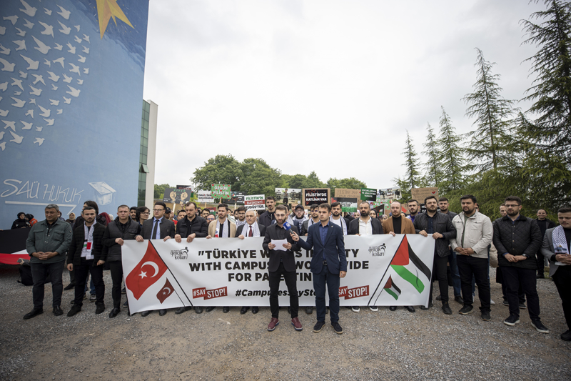 <p>Öğrenciler, AK Parti Sakarya Milletvekili Ali İnci'nin de katıldığı yürüyüşte tekbir getirerek Gazze'ye destek sloganları attı.</p>