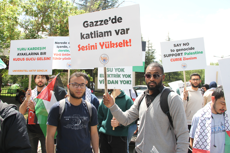 <p><b>KAYSERİ'DE ÜNİVERSİTE ÖĞRENCİLERİ İSRAİL'İ PROTESTO ETTİ</b><br></p>