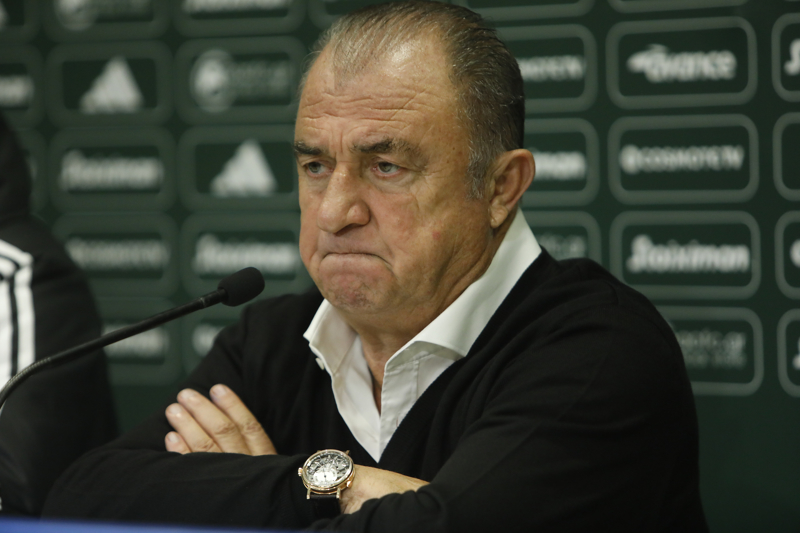 <p><strong>'BAŞARIYA İNANCIM TAM'</strong></p><p><strong><br></strong></p><p><strong>Panathinaikos taraftarı üzerinde nasıl bir etki bıraktınız?</strong></p><p><strong><br></strong></p><p>'Tutkulu taraftarlarımız var ve neyi özlediklerinin farkındayım. Kariyerim boyunca elde ettiğim tüm başarılar ailemden geldi. Panathinaikos çok büyük bir aile, başarılı olacağımıza inancım daima tam. Taraftarlarımız bize inanmalılar ve bizi desteklemeliler. İmrenilen ve hak edilen başarılar ancak birlikte olursak yaşanır.'</p>