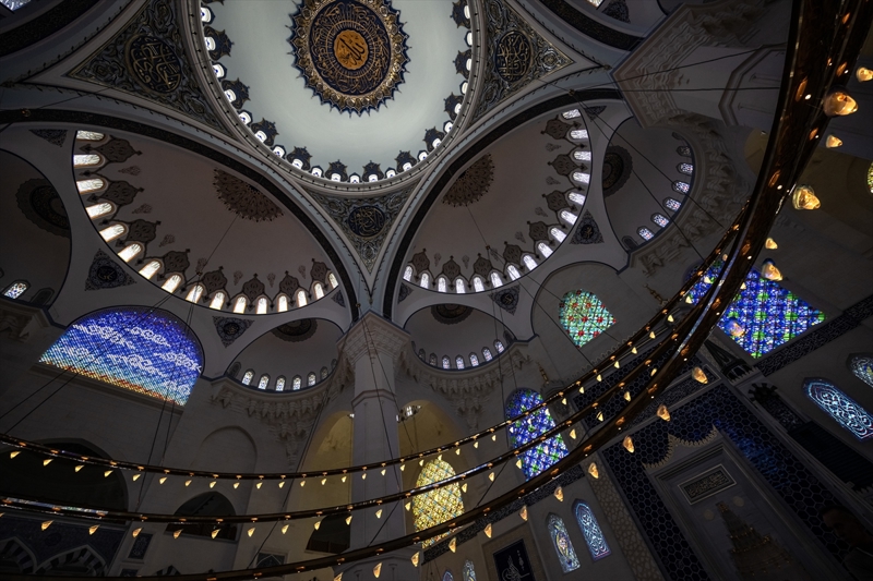 <p>'Bu projeyi yapmaya karar verdiğimiz zaman eldeki teknik imkanlarla ileride bu yapının şehir silüetine, gerek Anadolu Yakası'na gerekse Avrupa Yakası'ndan bu tarafa baktığımız zamanki görüntüsünü biz gördük. Zaman içerisinde bunun şehrin silüetine pozitif etki yapacağı yönündeki düşüncelerimizin haklı olduğu ortaya çıktı. Biz Avrupa Yakası'ndaki tarihi silüeti Anadolu Yakası'na böyle büyük bir eserle taşıyalım dedik. </p>