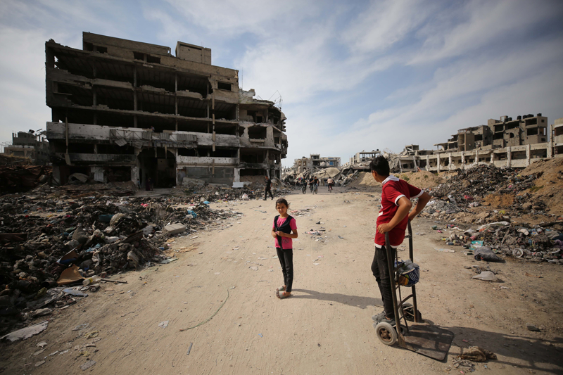 <p>Yerinden edilen Filistinlilerin s���nd��� kalabal�k bar�nma merkezlerindeki gayriinsani duruma i�aret edilen a��klamada, yerinden edilme sonucu 1 milyon 95 bin bula��c� hastal�k ve 20 binden fazla 'Hepatit A' vakas�n�n tespit edildi�i bilgisi verildi.</p>