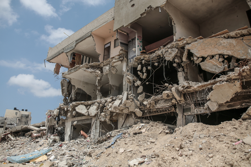 <p>�srail'in Gazze'deki sald�r�lar�nda 86 bin konutun tamamen y�k�ld���, toplamda ise 294 bin konutun zarar g�rerek oturulamaz durumda oldu�u bilgisi payla��ld�.</p>