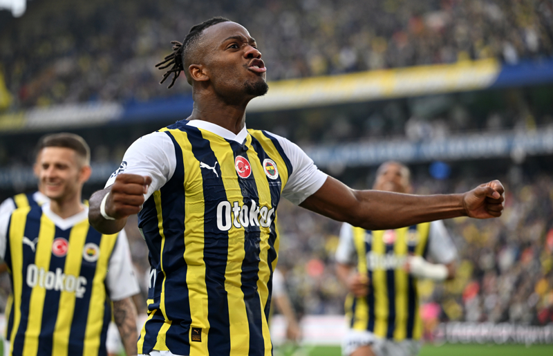 <p><b>Michy Batshuayi</b>: Belikal oyuncuya Premier Lig'den talipler var. Henz Fenerbahe'de kalp kalmayaca konusunda bir karar vermeyen deneyimli forvete, 7 milyon Euro civarnda tekliflerin gelmesi bekleniyor.</p>