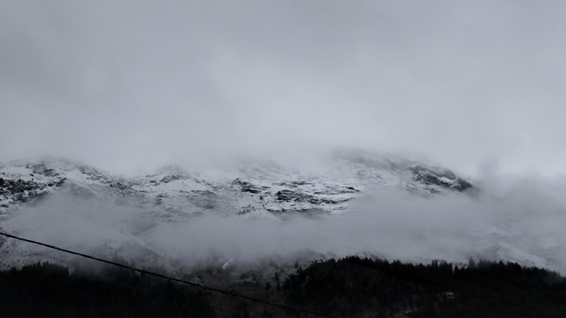 <p>Yer yer sıfır dereceye düşen hava sıcaklığı nedeniyle kırsal mahallelerde vatandaşlar sobalarını tekrar yakmaya başladı.</p>