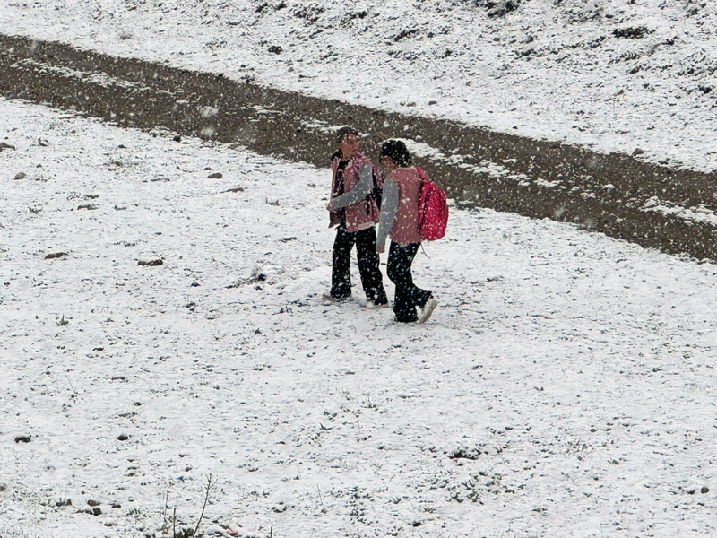 <p>İlçe sakinlerinden Kıyas Bakışkan, güne karla uyanmanın şaşkınlığını yaşadıklarını söyledi.</p>