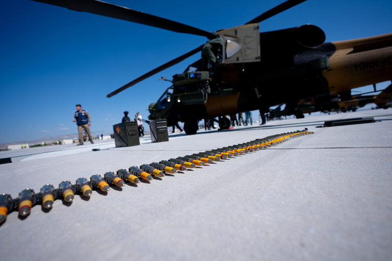 <p><b>- İZLEYENLERİN NEFESİNİ KESTİ</b><br></p><p><b><br></b></p><p>Senaryo gereği, F-16'lar; Özel Kuvvetler ve JTAC (Personel Kurtarma Timi) tarafından işaretlenen hedefleri vurdu.</p>