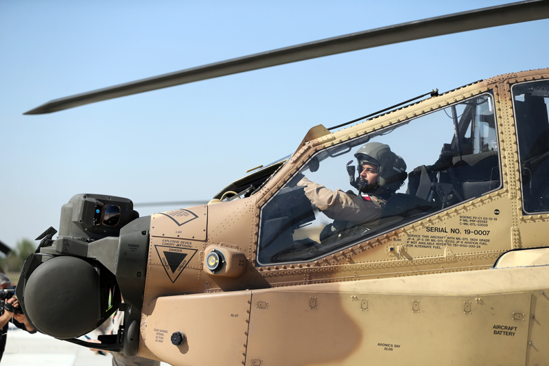 <p>Daha sonra 17 ülkeden gözlemcilerin de yer aldığı heyet, 3. Ana Jet Üs Komutanlığında Türk Yıldızları'nın gerçekleştirdiği gösteriyi izledi.</p>