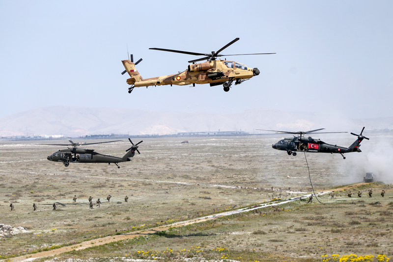 <p>Tatbikat, yılda iki dönem halinde 3. Ana Jet Üs Komutanlığında icra ediliyor.</p>