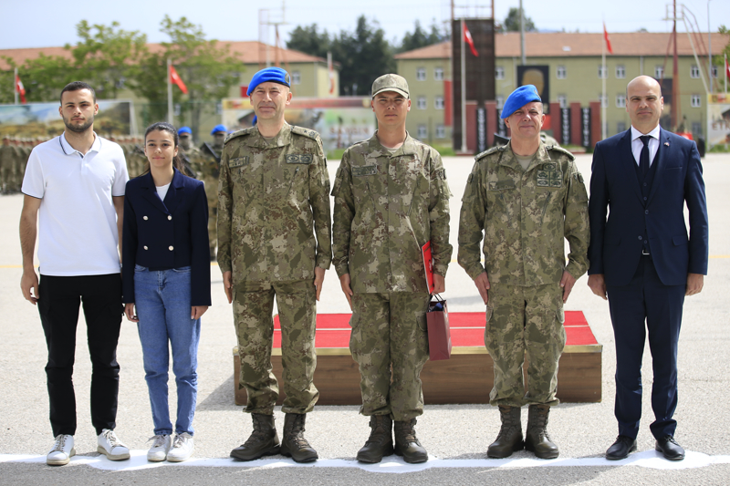 <p>Ge�i�in ard�ndan aileler, �ocuklar�yla bulu�arak �zlem giderdi. Baz� asker aileleri kavu�ma s�ras�nda g�zya�� d�kt�.</p>