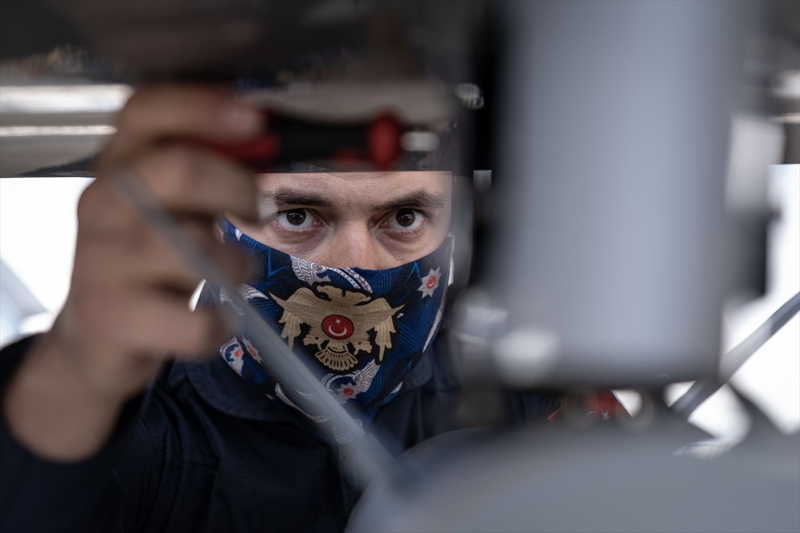 <p class='MsoNormal'>Terrle ve uyuturucuyla mcadeleden orman yangnlarna,  arama ve kurtarma faaliyetlerine her alanda Trkiye'nin 81 ilinde hizmet veren  Bayraktar TB2 HA ile SHA'lar, kentte hizmete balad gnden bu yana  yaklak 10 bin 500 saat uu gerekletirdi.</p>