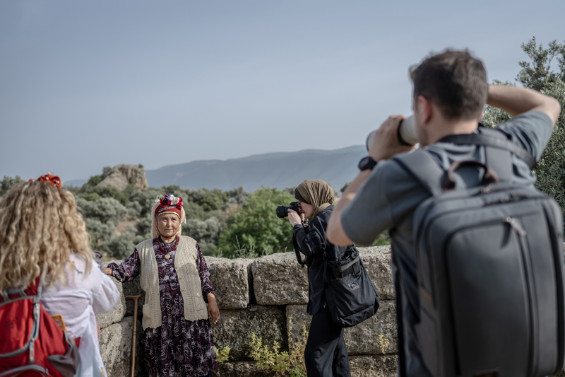 <p><b><u>İŞTE TARİHİ KENTTEN KARELER; </u></b><br></p>