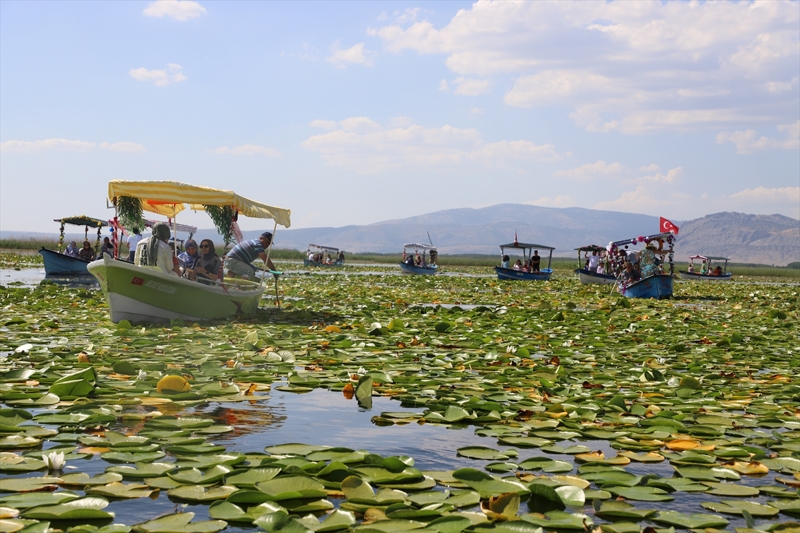 <p>Hafta içi 1-2 tur, hafta sonu ise günde 7-8 tur yaptığını belirten Köseoğlu, yabancı ziyaretçileri de ağırladıklarını ifade etti.</p>