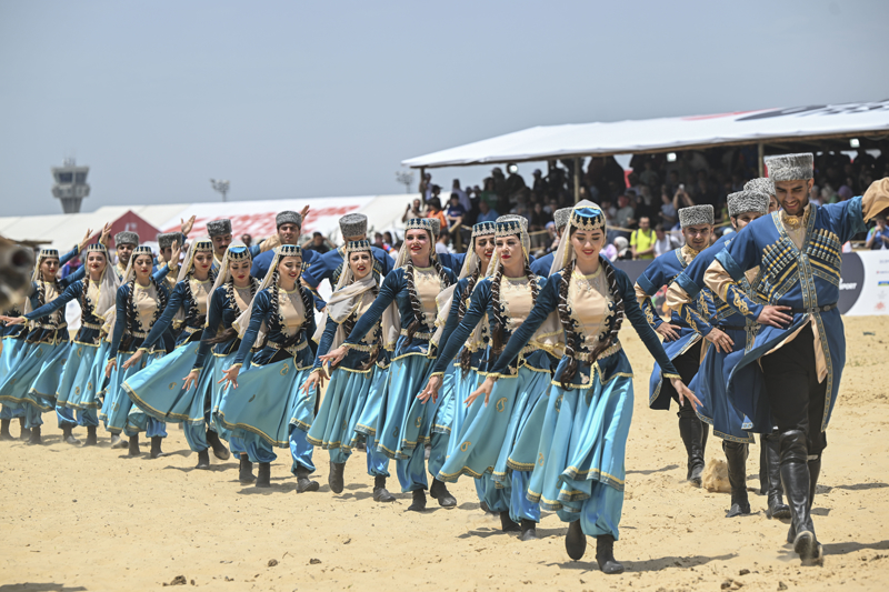 <p>Festival alanında geleneksel sanatlara dair atölyelerde çalışmalar yapabilicek ziyaretçiler, geleneksel sporlar, oyunlar, doğa ve hayvan iletişimi konularında da bilgi edinebilecek.<br></p>