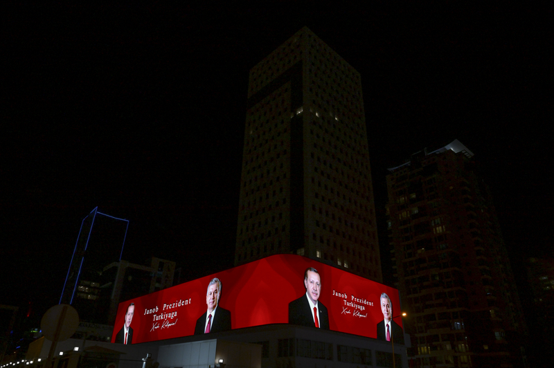 <p>�ki �lke aras�nda bug�n <span >yap�lacak anla�malar�n imza t�reninin ard�ndan Erdo�an ve Mirziyoyev ortak bas�n toplant�s� d�zenleyecek.</span></p>