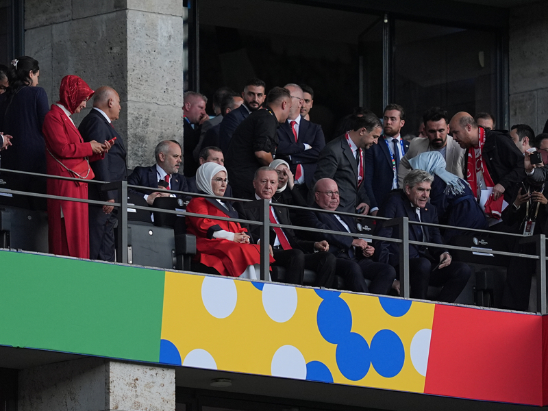 <p><u><b>İŞTE O KARELER;</b></u><br></p>