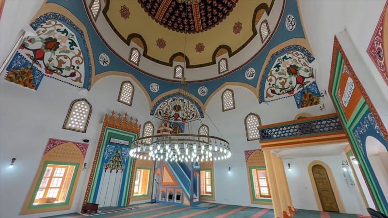 <p><b>- CAMNN SON MEZZNLERNDEN HADS KUSTURA, AYNI YERDE OLMAKTAN DOLAYI HEYECANLI<br><br></b></p><p>Cami yklmadan nce 10 yanda mezzinlik yapan Hadis Kustura da yeniden ayn yerde olmaktan duyduu heyecan dile getirdi.</p>