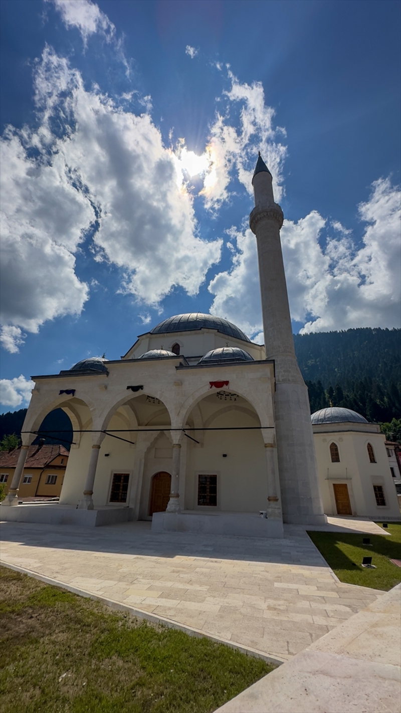 <p>Gorajde Mfts Remzi Pitic, AA muhabirine yapt aklamada, hazrlklar tamamladklarn ve caminin yeniden ibadete al iin hazr olduklarn syledi.</p>