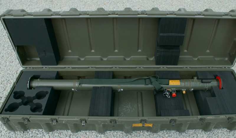 <p>Sregelen Rusya-Ukrayna sava, MANPADS kullanmna dair nemli dersler[6]sunuyor. Rusya'nn Ukrayna'ya saldrlarnn ilk aamalarnda, sz konusu sistemler, Rus Hava-Uzay Kuvvetleri (VKS) iin alak irtifay olduka zorlu ve tehlikeli hale getirdi. Dahas, gdml mhimmat alannda yaanan eksiklikler ve envanter zafiyeti, Rus hava platformlarn da alak irtifalara zorlad. Son dnemde bu sorun gdmsz mhimmata eklenen kitlerle zlmeye allsa da, Rus saldrlarna kar banda byle bir yola gidilmedi. Ukrayna'nn, savan banda zyum'da bir Rus Su-34 sava uan[7]MANPADS ile drmesi, o dnemde ciddi bir etkiyi beraberinde getirdi.</p>