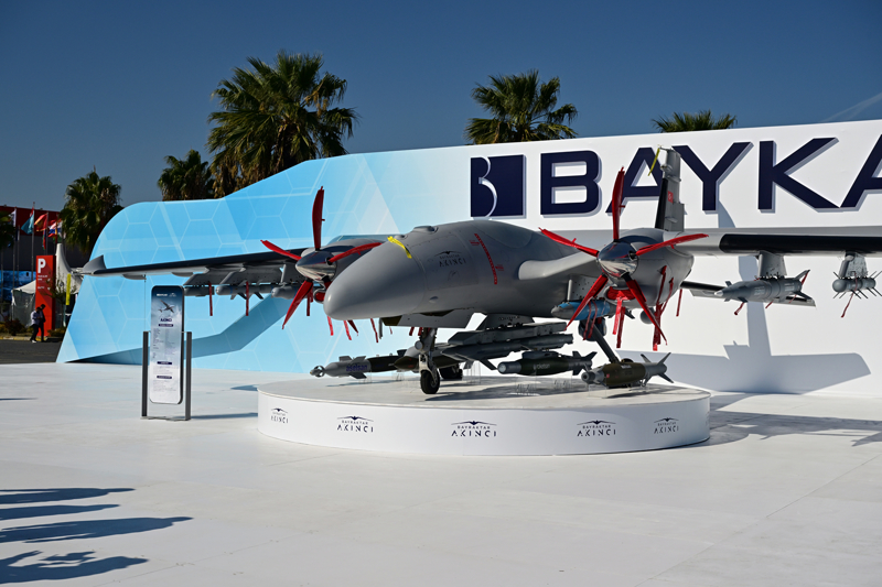 <p>Bu insans�z hava ara�lar�, T�rkiye'nin savunma sanayiindeki ba�ar�s�n� g�zler �n�ne sererken, ziyaret�ilerden yo�un ilgi g�r�yor.</p>