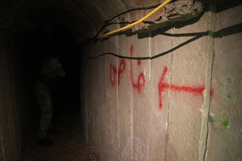 <p>Rejim kar��t� silahl� gruplar�n 27 Kas�m'da Halep'e y�nelik operasyon ba�latmas�yla Suriye rejimi g��leri, ter�r �rg�t� PKK/YPG'yle i� birli�ine girerek baz� b�lgeleri �rg�te devretti.</p>