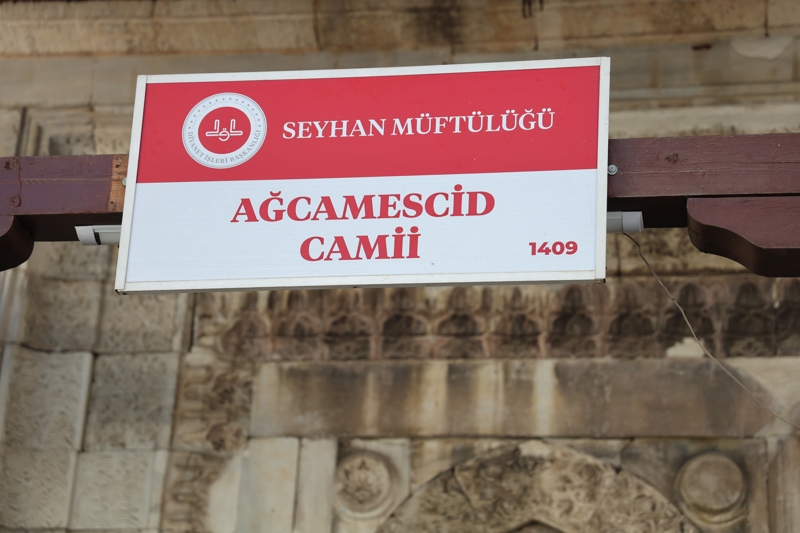 <p>Cami cemaatinden �zzettin Mutlu, tarihi bir camide namaz k�l�nca huzura erdi�ini anlatarak, 'Bu cami 1409 y�l�nda in�a edilmi�. Bu g�ne kadar korundu ve turistlerde ak�n ediyor.</p>