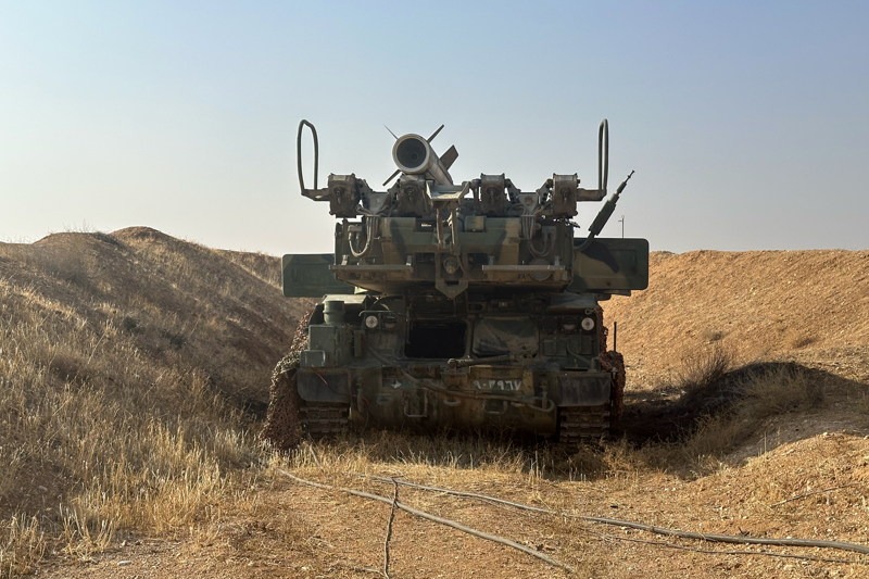 <p><b>- İSRAİL BASINI: 'MÜHİMMATLARIN İSYANCILARIN ELİNE GEÇMESİ ENGELLENİYOR'</b></p><p><b><br></b></p><p>Haaretz'e konuşan İsrail ordusu kaynakları, 'İsrail güçlerinin son günlerde, İsrail'e tehdit oluşturan mühimmatları ve isyancılar tarafından ele geçirilme riski altında olan Suriye hava savunma sistemlerini hedef aldığını' duyurmuştu.</p>