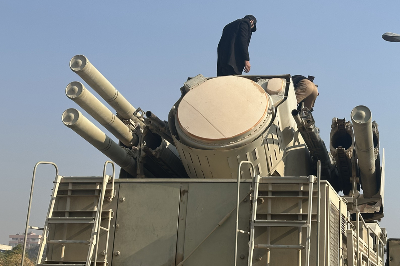 <p>Gruplar, 30 Kasım-7 Aralık tarihleri arasında Halep, İdlib, Hama ve Humus gibi en büyük illerde üstünlük kurdu.</p>