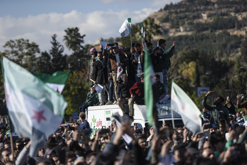 <p>Operasyonda M�nbi� il�esinin de kurtar�lmas�yla, F�rat Nehri'nin bat�s�ndaki en b�y�k ter�r yuvas�na d�n��en b�lge PKK/YPG'den temizlenmi�ti.</p>