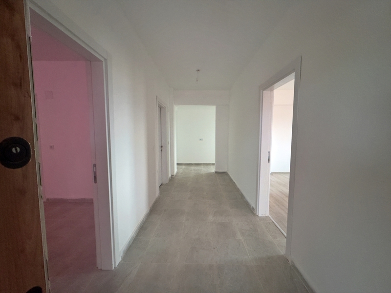 <p>İsmet Çakıcıoğlu da çalışmada emeği geçenlere teşekkür ederek, 'Allah devletimizden razı olsun, yokluğunu vermesin. Evimi beğendim, çok güzel.' diye konuştu.</p>