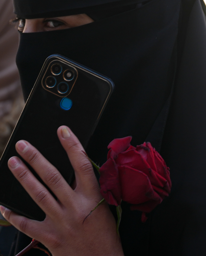 <p>Cuma namaz sonras yamur duas edildi ve izdiham yaanmadan kalabalk dald.</p>