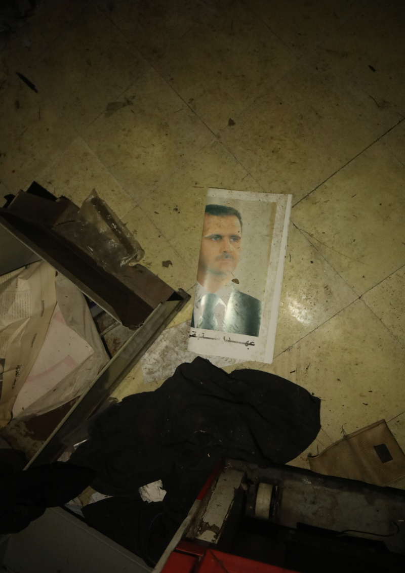 <p>Kir i�indeki duvarlar ve fayanslar, i�erisinde nefes alman�n dahi zor oldu�u tek ki�ilik dar h�creler, burada al�koyulan tutsaklar�n maruz kald��� insanl�k d��� �artlar� g�zler �n�ne seriyor.</p>