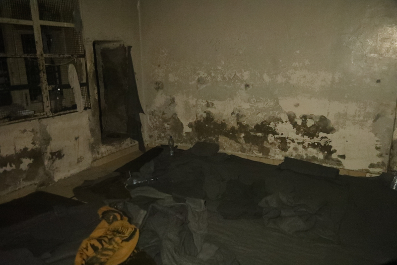 <p>Devrik rejimin i� sava� s�ras�nda g�steri yapan �ocuk ve gen�leri dahi h�crelere koydu�u Hava �stihbarat �ubesi, AA muhabirleri taraf�ndan g�r�nt�lendi.</p>