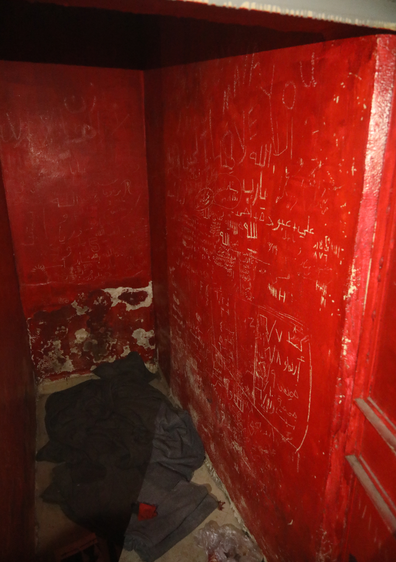 <p><b>- 'SUR�YE ADALETE DO�RU �LERL�YOR'</b></p><p>Hu�en, eski rejim mensuplar�n�n, uzla�ma anla�malar� yaparak eski konumlar�na d�nmesinden endi�e duydu�unu belirterek, Suriye'de gelecekte devrik rejimden hi� kimsenin yeniden y�netime gelmemesi gerekti�ini s�yledi.</p>