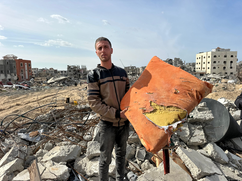 <p>Hamas lideri Sinvar, 16 Ekim 2024'te Gazze �eridi'nin g�neyindeki Refah'ta �srail askerleriyle girdi�i �at��mada hayat�n� kaybetmi�ti.</p>