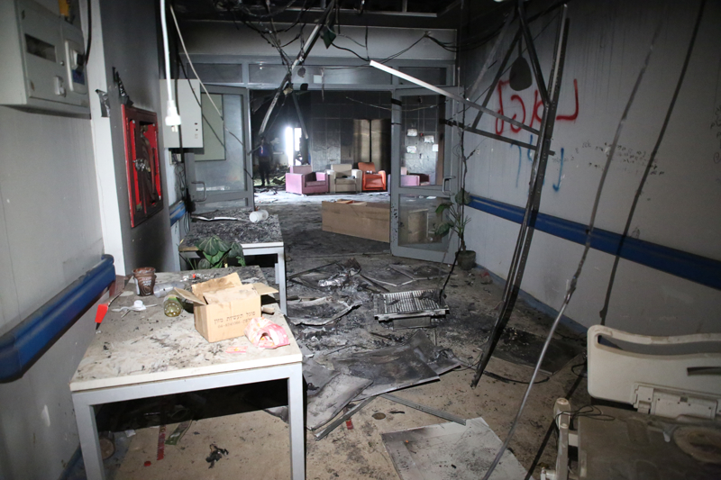 <p>Varılan ateşkes sonrası İsrail askerlerinin bölgeden ayrılmasıyla Filistin-Türkiye Dostluk Hastanesindeki ağır yıkım ortaya çıktı.</p>