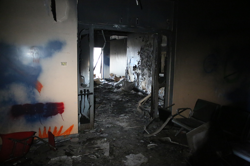 <p>İç kısımlarında oluşan ağır hasar ve tahribat nedeniyle hastanenin mevcut koşullarda kullanılamaz halde olduğu görülüyor.</p>