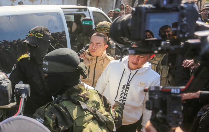 <p>MİT tarafından yürütülen etkin istihbarat diplomasisi neticesinde 5 Taylandlı rehinenin bugün serbest bırakılmaları sağlandı.</p>