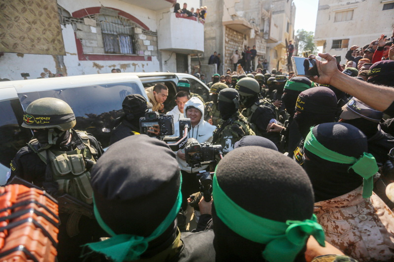 <p>Kolaylaştırıcı ve uzlaştırıcı bir rol üstlenen MİT, etkin bir istihbarat diplomasisi çalışması yürüttü.</p>