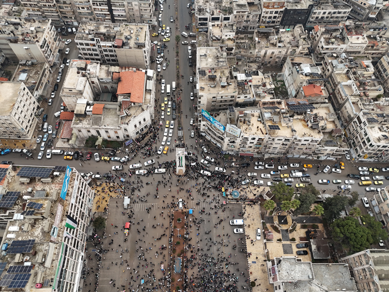 <p>Hafız Esed döneminde rejim güçleri, Hama ilindeki Müslüman Kardeşler Teşkilatının rejime karşı başlattığı ayaklanmayı bastırmak bahanesiyle 1982 yılının ocak ayı sonunda şehri kuşatmaya başladı.</p>