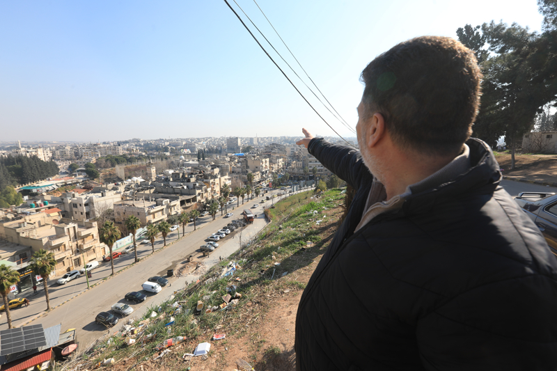 <p>Semtlere tanklarla giren rejim askerlerinin, öldürmenin yanı sıra yağmalama ve cinsel saldırı suçlarına da karıştığı kayıtlara geçti.</p>