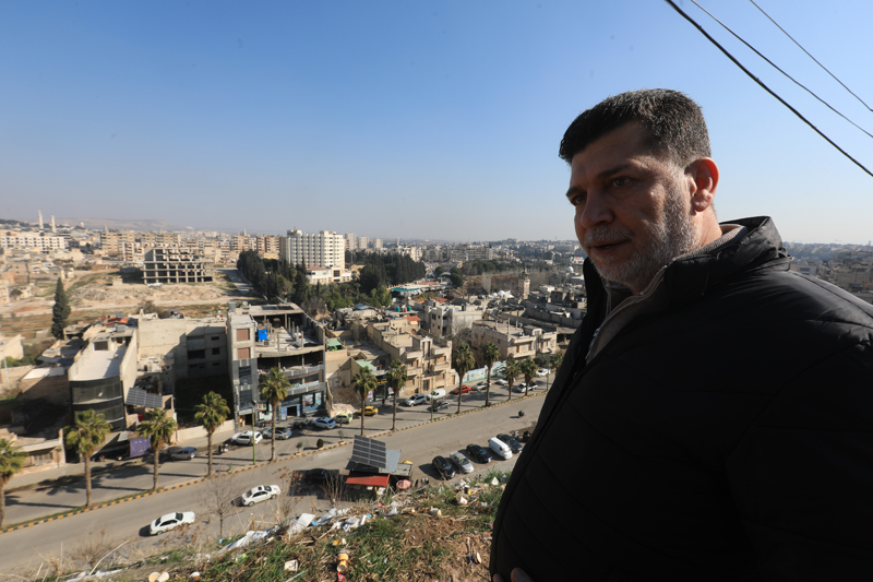 <p>Rıfat Esed komutasında 2 Şubat'ta başlayan katliamda, kentteki yerleşimler önce havadan bombalandı daha sonra yoğun topçu atışlarıyla hedef alındı. Kentte su, elektrik ve iletişim hatları kesildi.</p>