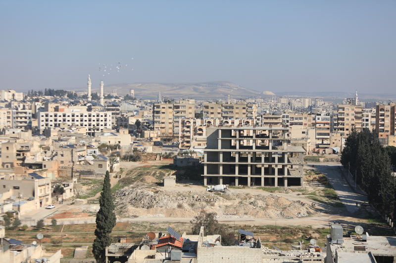 <p>Rejim güçlerinin evlere baskınlar yaparak alıkoyduğu 17 binden fazla sivilden ise bir daha haber alınamadı.</p>