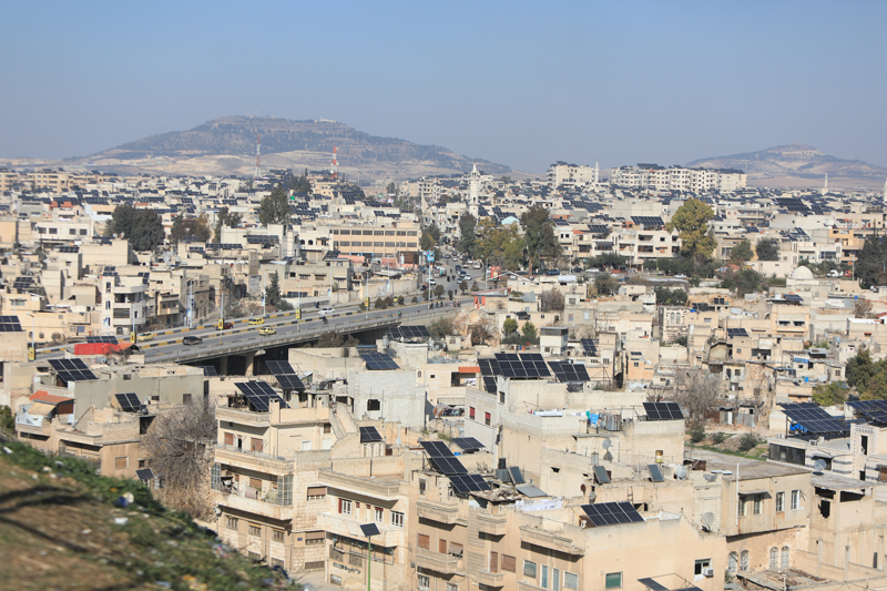 <p>Humus'taki Tedmur Hapishanesi'ne götürüldükleri sanılan ve kendilerinden haber alınamayan kişilerin aileleri, yakınlarının öldürüldüğünü düşünüyor.</p>