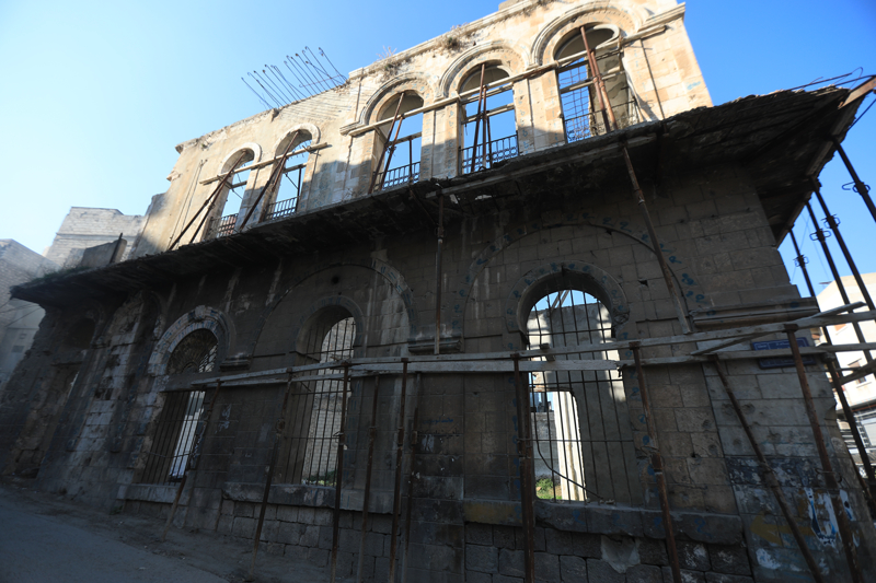 <p><b>- ÖLENLERİN NERELERE DEFNEDİLDİĞİ BİLİNMİYOR</b></p><p>Kentte toplu infazlar yapan rejim güçleri, öldürdükleri masum sivillere ait cesetleri ailelerine teslim etmedi.</p>