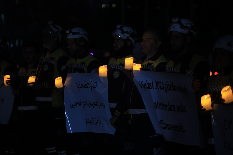 <p>Depremlerde Suriye'de en az 3 bin 680 kişi hayatını kaybetti, 14 bin 749 kişi yaralandı.</p>