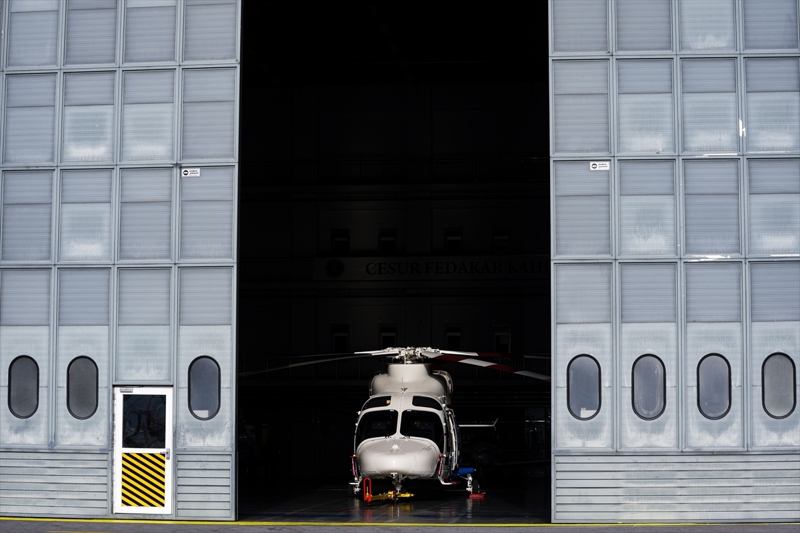 <p>Pilotlar ve teknisyenleri i�in tip intibak fark e�itimleri planlad�klar�n� ve s�recin devam etti�ini bildiren Sa�lamsaat�i, 'Test pilotu ve ��retmen pilot kurslar�m�z i�in en k�sa zamanda planlamay� yapt�k ve kurslar�m�z� a�aca��z. T�m pilot ve teknisyenlerimizi G�kbey ile tan��t�raca��z.' diye konu�tu.</p>