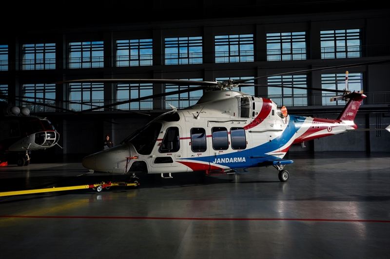 <p>Bu arada Cumhurba�kan� Recep Tayyip Erdo�an, 29 Ekim 2024'teki G�kbey'in teslim t�reninde imzalad��� ilk helikoptere T�rk Havac�l�k ve Uzay Sanayii Anonim �irketine (TUSA�) y�nelik ter�r sald�r�s�nda �ehit d��en m�hendis Zahide G��l� Ekici'nin ad�n� vermi�ti.</p>