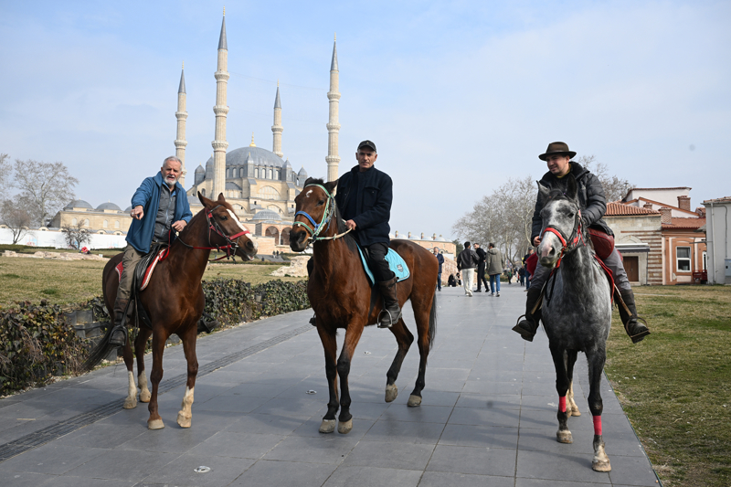 <p>Abdelkader Harkassi de Türkiye'ye ulaşmaktan dolayı çok sevinçli olduklarını dile getirdi.</p>
