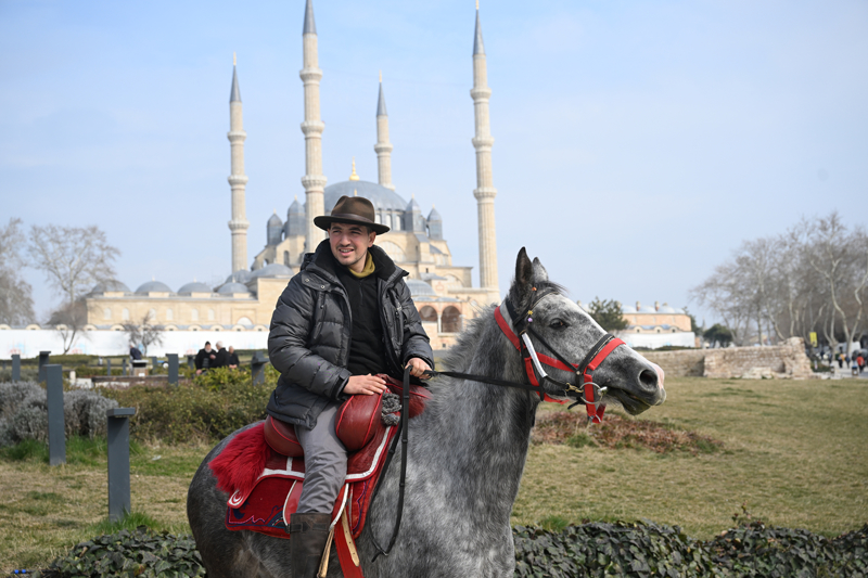 <p>Hacı adayları yarın kutsal topraklara yolculuklarına başlayacak.</p>